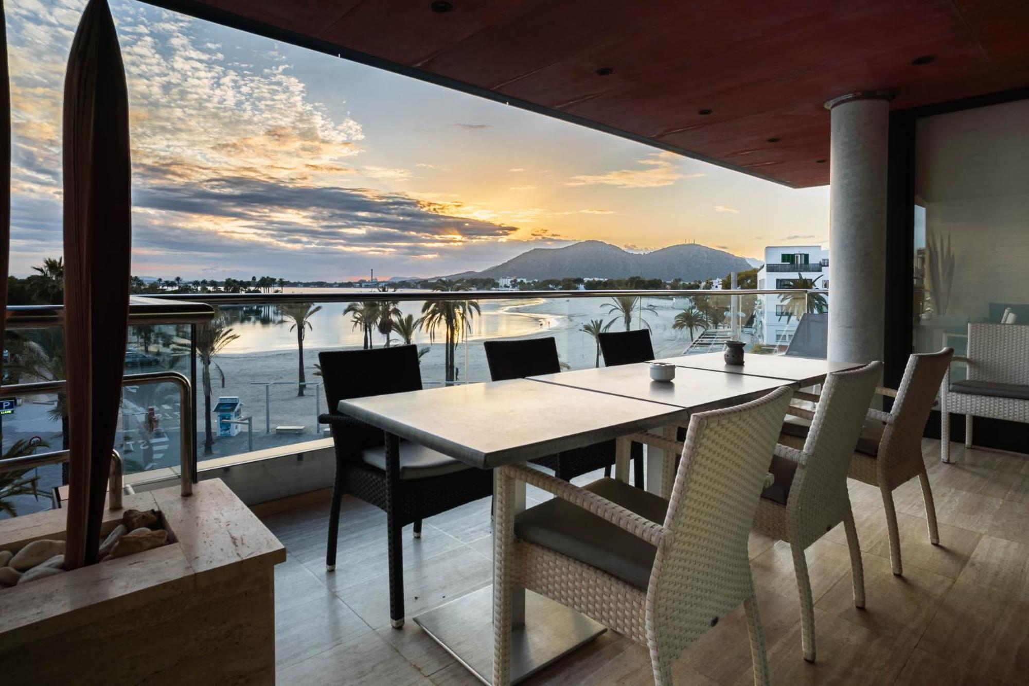 Luxury Sea View Apartment In Puerto De Alcudia Kültér fotó